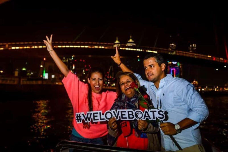 Dubai - New Year's Eve Fireworks show on a Speedboat - An In-Depth Look at the Speedboat New Year’s Fireworks Tour