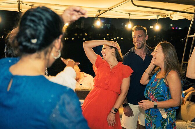 Dubai Night Yacht Party with Canapes and Drinks - Group Size, Timing, and Practicalities