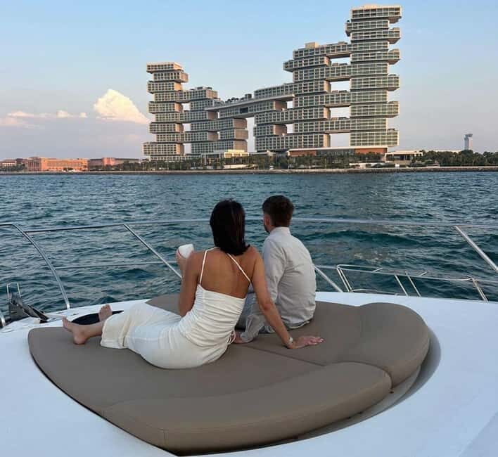 Dubai: Palm Jumeirah Yacht Tour with Refreshments - What You’ll Experience on the Water