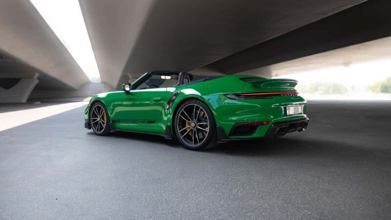 Dubai: Rent Porsche 911 Turbo S - Key Points