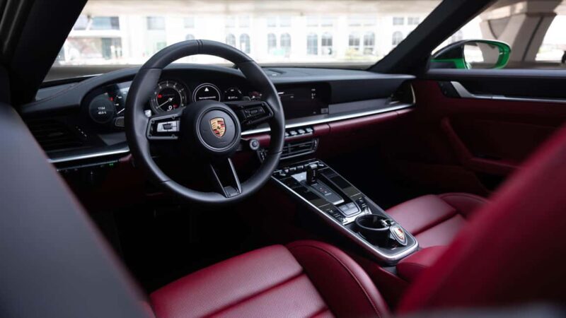 Dubai: Rent Porsche 911 Turbo S - A Day in Your Dream Car: How It Unfolds