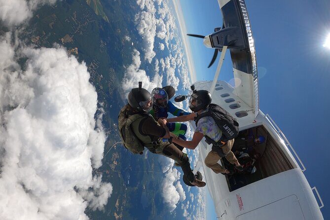 Dubai Skydive Tandem Over The Palm including Transfers - Who Should Consider This Tour?