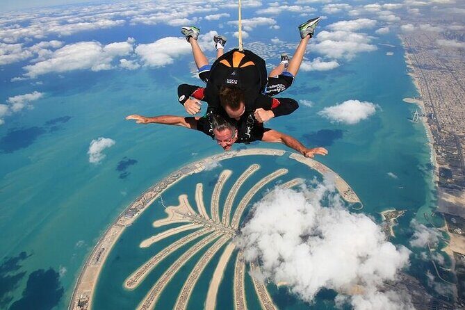 Dubai Skydive Tandem Over The Palm With Optional Transfers - What Makes This Skydive Experience Stand Out?