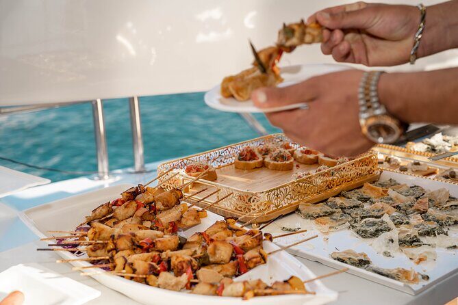 Dubai Sunset Cruise with Snacks and Drinks - FAQ