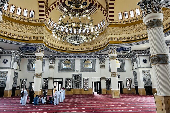Dubai Top Attractions, Blue Mosque, Local Markets with Abra ride - FAQs