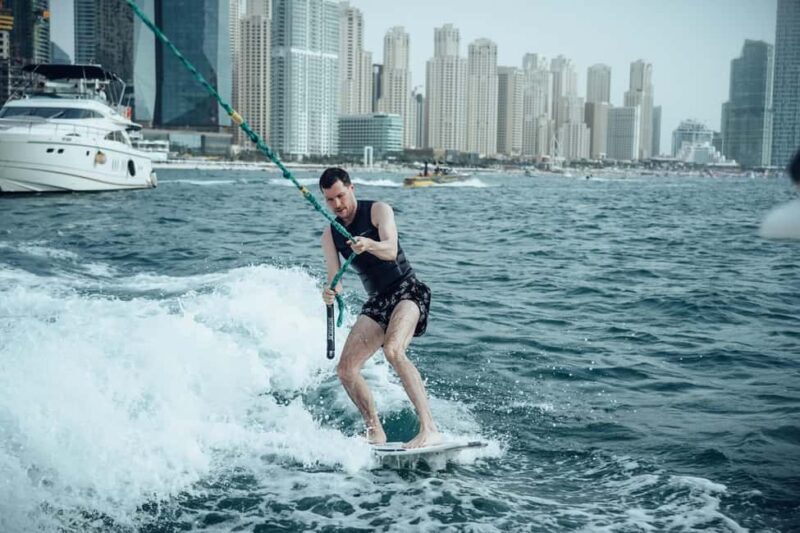 Dubai wakesurfing & wakeboarding: Snacks & drinks included! - Key Points