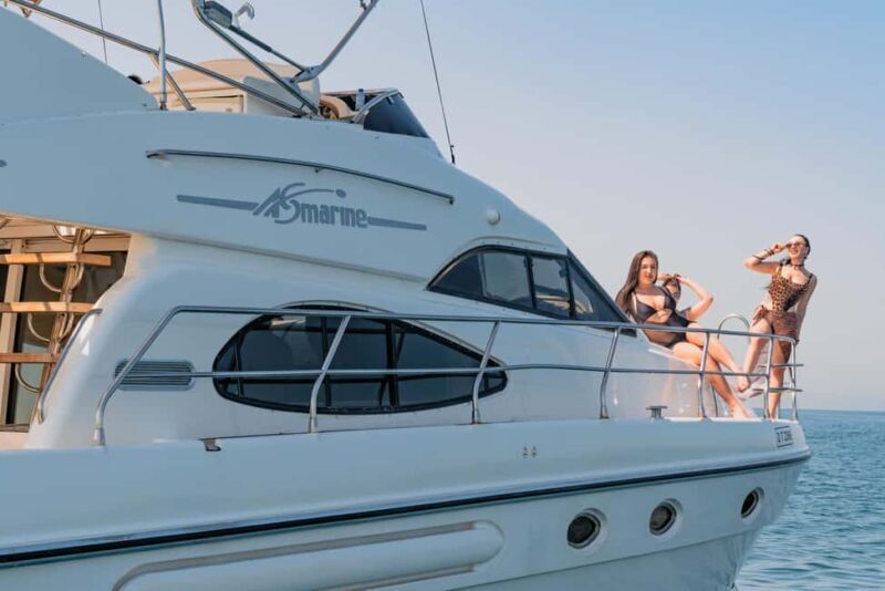 Dubai Yacht Tour - Boat Trip upto 12 guests Private event - The Overall Experience