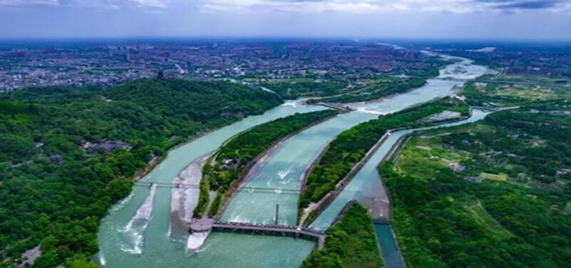 Dujiangyan panda base and irrigation system park day tour - Key Points