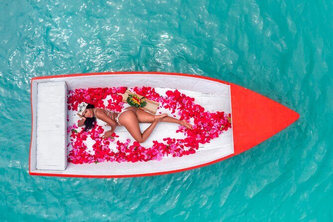Dushi Boat Drone Photoshoot | Free Champagne | Fruits and Flowers - What Is the Dushi Boat Drone Photoshoot?