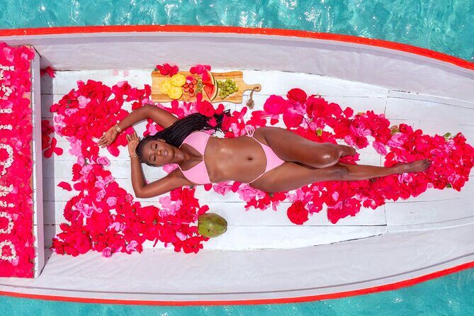 Dushi Boat Drone Photoshoot | Free Champagne | Fruits and Flowers - The Value of the Experience
