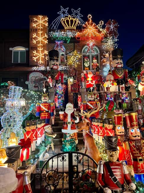 Dyker Heights Christmas Tour: Magic of Christmas in New York - An In-Depth Look at the Tour Experience