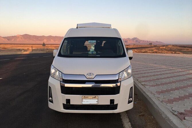 Effortless Cairo Airport and Sphinx Airport Transfers - The Drivers: Punctuality and Courtesy