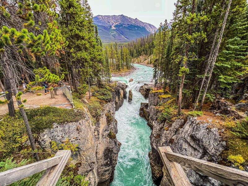 Emerald Lake, Moraine, Louise, Johnston Canyon & Banff Town - The Sum Up