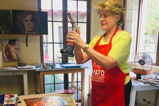 Encaustic painting workshops with Ezshwan Winding - A Detailed Look at the Day