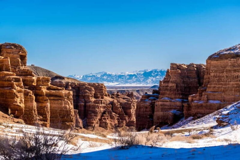 Enchanting Charyn Canyon and Lakes: Choose Your Adventure! - Key Points