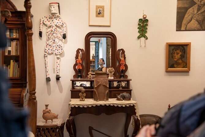 Entrance to Frida Kahlo Museum with Written Guide - Transportation and Logistics