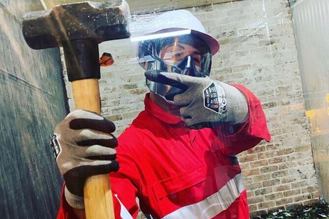 Escape Room Smash Room and Axe Throwing Package - The Experience from Travelers’ Perspective