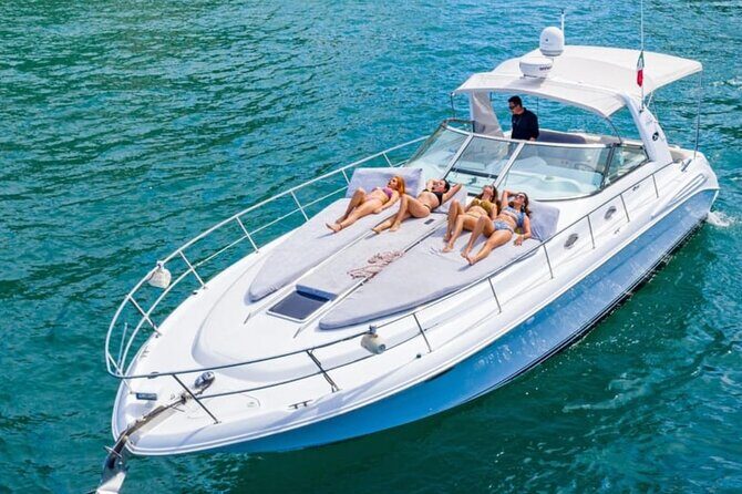 Espiritu Santo and Sealion Swimming aboard a luxury yacht - Who Will Appreciate This Tour?