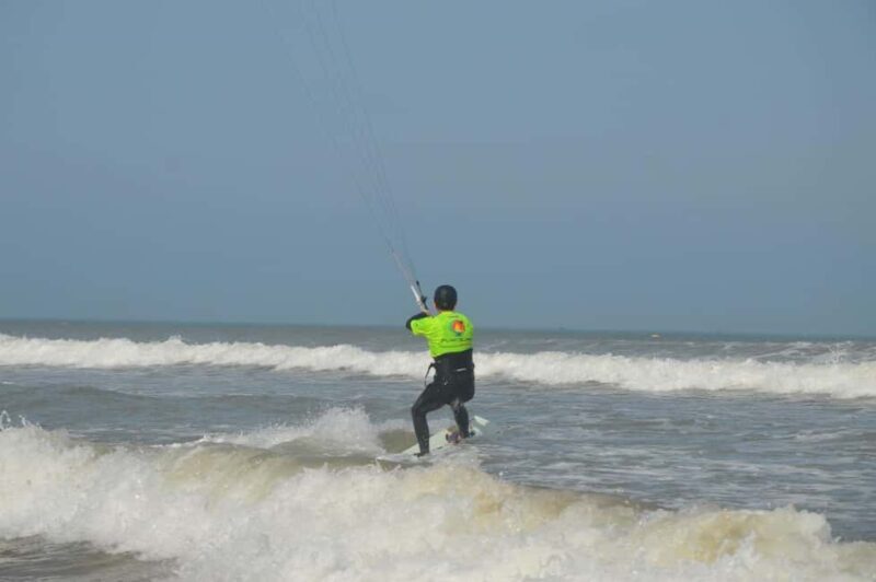 Essaouira: Kitesurf Lesson with changing rooms & Hot showers - A Detailed Look at the Experience