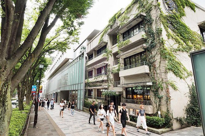 Essential tour for fashion and art in Tokyo for 6 hours with local lunch - Key Points