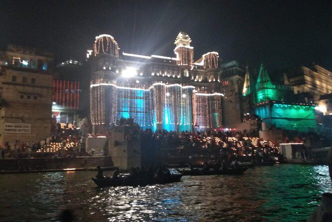 Evening ceremony of Ganges in varanasi with official tour guide - Visuals and Photography