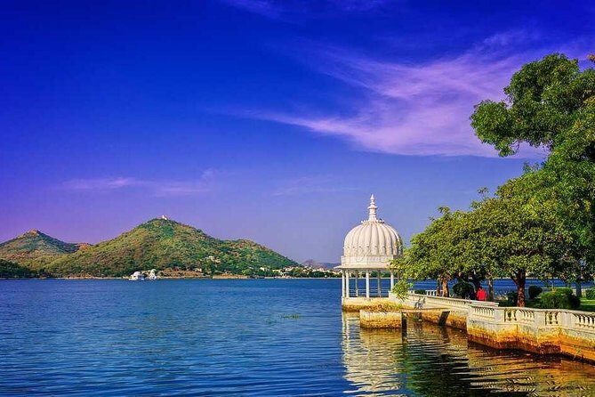 Exclusive 1-day Udaipur Tour with High End SUV Car. - Key Points