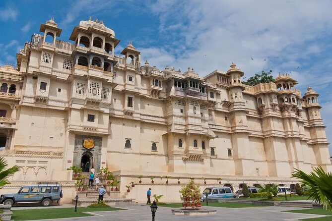Exclusive 1-day Udaipur Tour with High End SUV Car. - Why Travelers Love This Experience