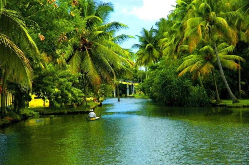 Exclusive, Backwater of Kerala & Houseboat Tour (06 Days) - Day 2: From Coastal Charm to Hill Station – Cochin to Munnar