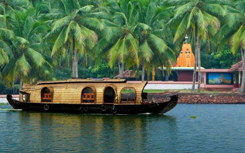 Exclusive, Backwater of Kerala Tour (04 Nights - 05 Days) - Key Points
