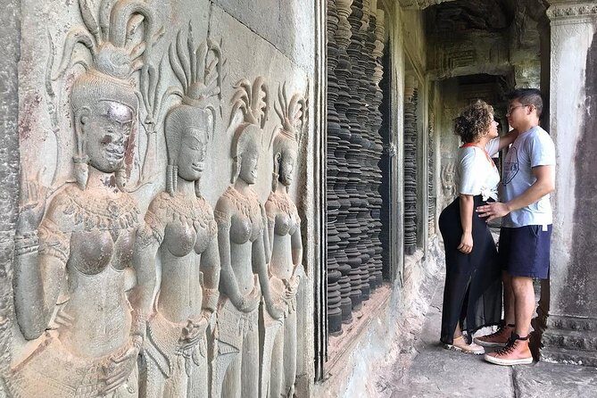 Exclusive Private Sunrise Tour of Angkor Wat with Champagne Breakfast - Traditional Khmer Boat and Champagne Breakfast