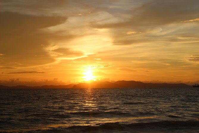 Exclusive Small Group Phi Phi Islands Sunrise or Day Trip - What Makes This Tour Stand Out?