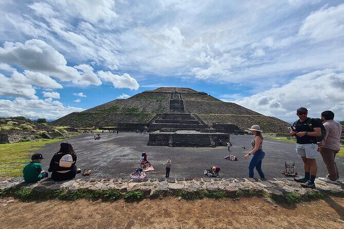 EXCLUSIVE TOUR Teotihuacan - small groups - The Challenges: Transportation and Practicalities