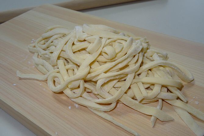 Experience all of Japanese culture and Japanese food experience classes "origami, udon, Japanese food, green tea, calligraphy" in 4 hours - Sushi and Gyoza: The Main Course
