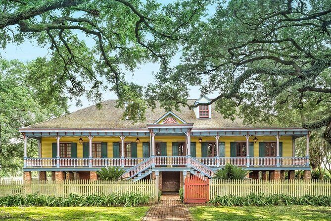 Experience Full-Day Laura Plantation & Pontoon Swamp Tour w/Transportation - Key Points