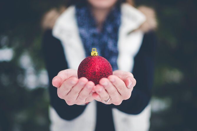 Experience the season with a scavenger hunt in Green Bay with Holly Jolly Hunt - The Starting Point and Timing