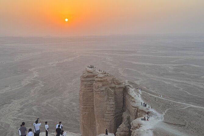 Explore Edge of The World in a Private Trip with Saudi Dinner - Introducing the Edge of The World Private Tour with Saudi Dinner