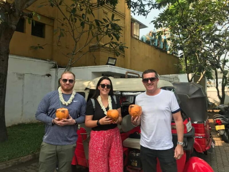 Explore Highlight Colombo with Group of Travelers - Key Points