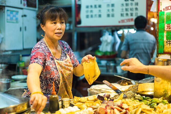 Explore Hong Kong: Aberdeen + Public Housing Estate Group Tour - FAQs