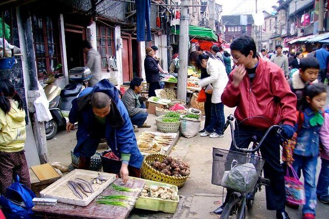 Explore Shanghai Ancient Downtown with Authentic Local Food - A Step-by-Step Breakdown of the Tour Experience