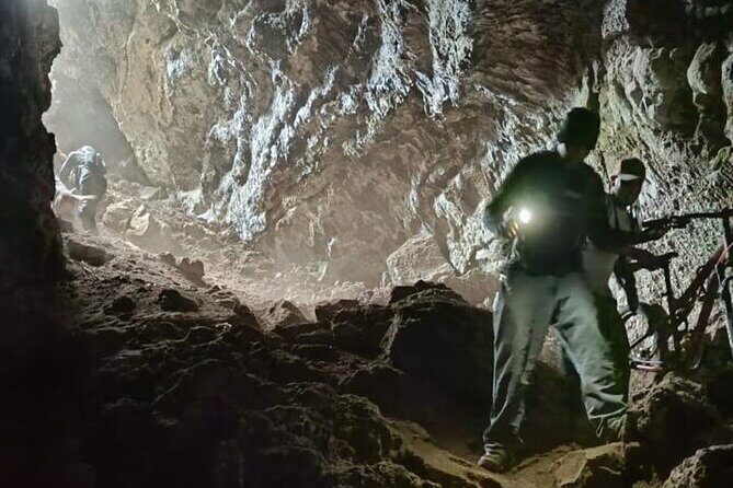 Explore the Caves of an Inactive Volcano on CDMX - Key Points