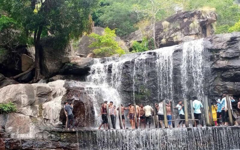 Explore Thirumoorthy Hills: Dam, Temple & Falls in One Day - Key Points