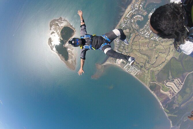 Extreme 12000ft Tandem Jump (45 seconds free fall) - Why Travelers Keep Coming Back