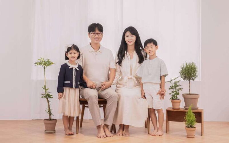Family, Couple, and Group Photoshoot in Seoul - Exploring the Experience
