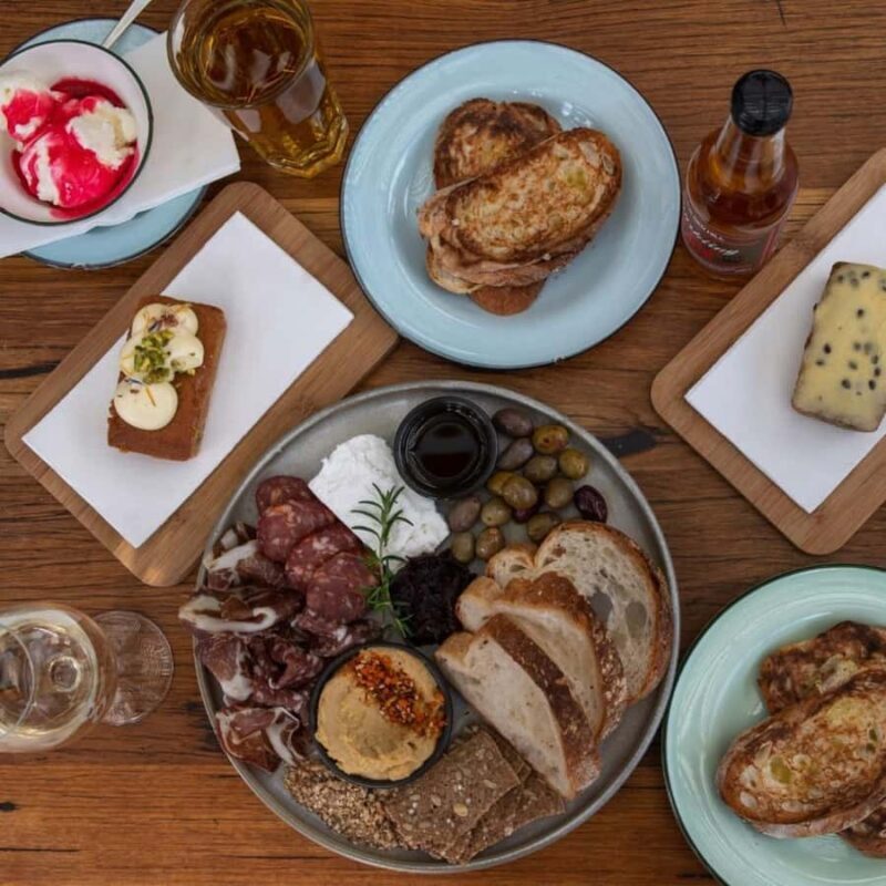 Family Lunch and Arthurs Seat Eagle for 2 Adults and 2 kids - Key Points