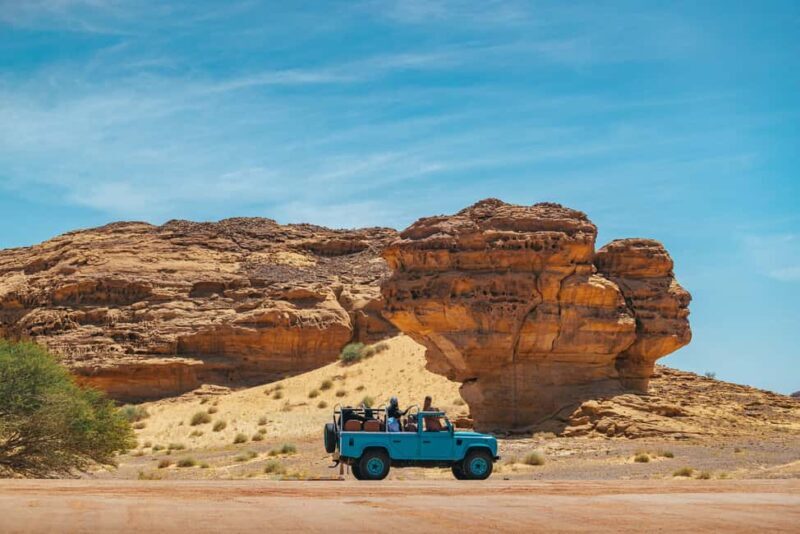 Fancy Tour of Hegra in a Vintage Land Rover - A Vintage Ride Through Saudi Arabia’s Hidden Treasure: The Hegra Tour