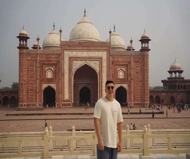 Fast-track entry into taj mahal with entrance included. - Frequently Asked Questions