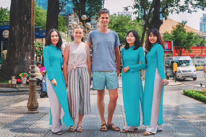 FEMALE TOUR GUIDE | Private Street Food & Sightseeing By Scooter - Starting Point and First Impressions