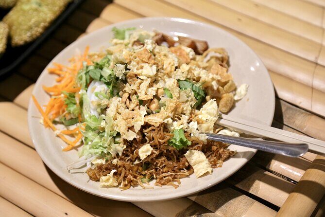 FEMALE TOUR GUIDE | Private Street Food & Sightseeing By Scooter - Practical Details and What’s Included