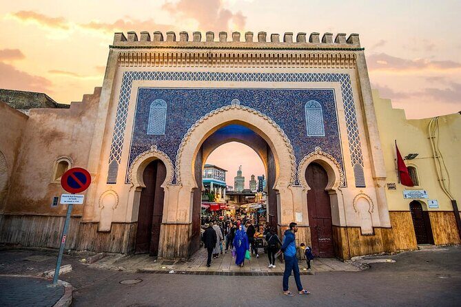 Fez Guided Tour of Artisans and Handicrafts Full-Day Private Tour - The Architectural Marvels: Bou Inania Madrasa and Al Quaraouiyine