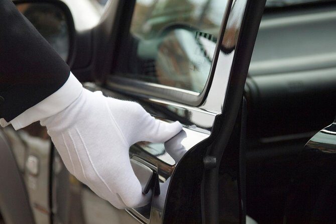Fixed Price- Black Car service from Toronto Airport OR Niagara Falls - Navigating the Transfer: What to Expect